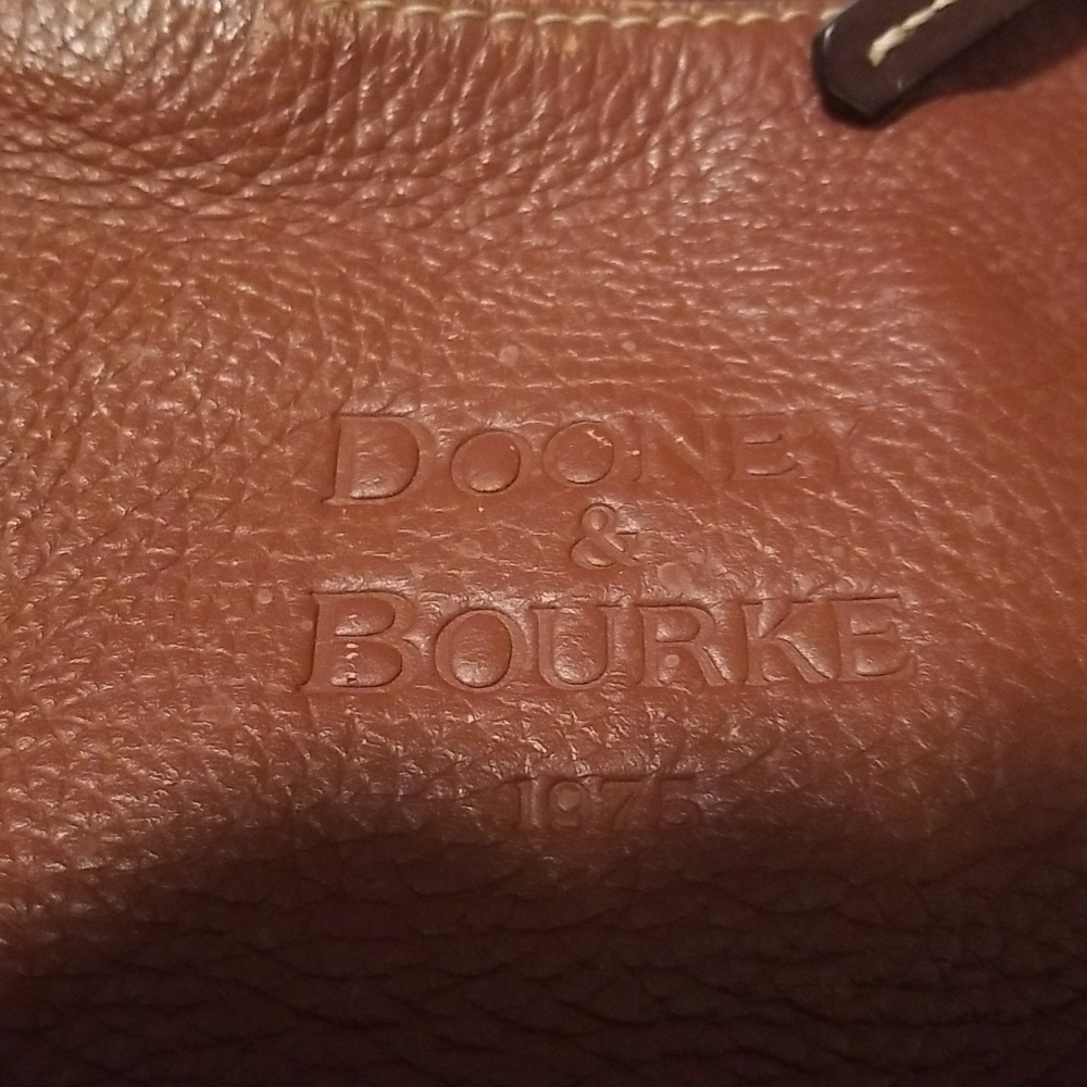 Brown  brown  leather shoulder bag.  Dooney  and Bourke. - Picture 2 of 9